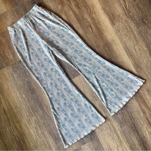 Nasty Gal size 6 stretchy printed flare pant with lettuce hem